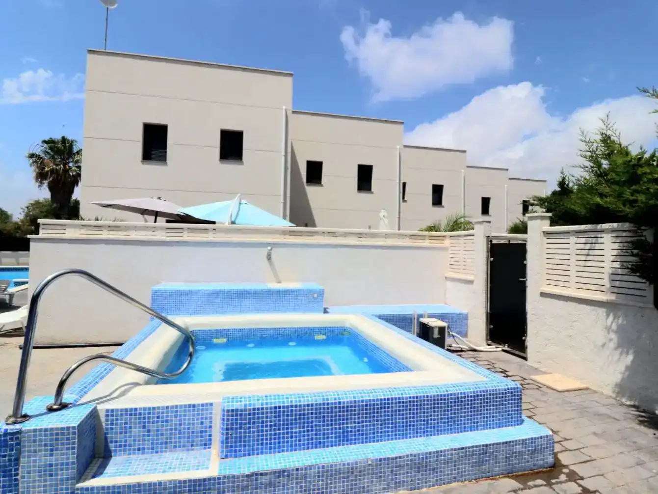 Piscina de Casa adosada en venda en Mont-roig del Camp amb Aire condicionat i Piscina