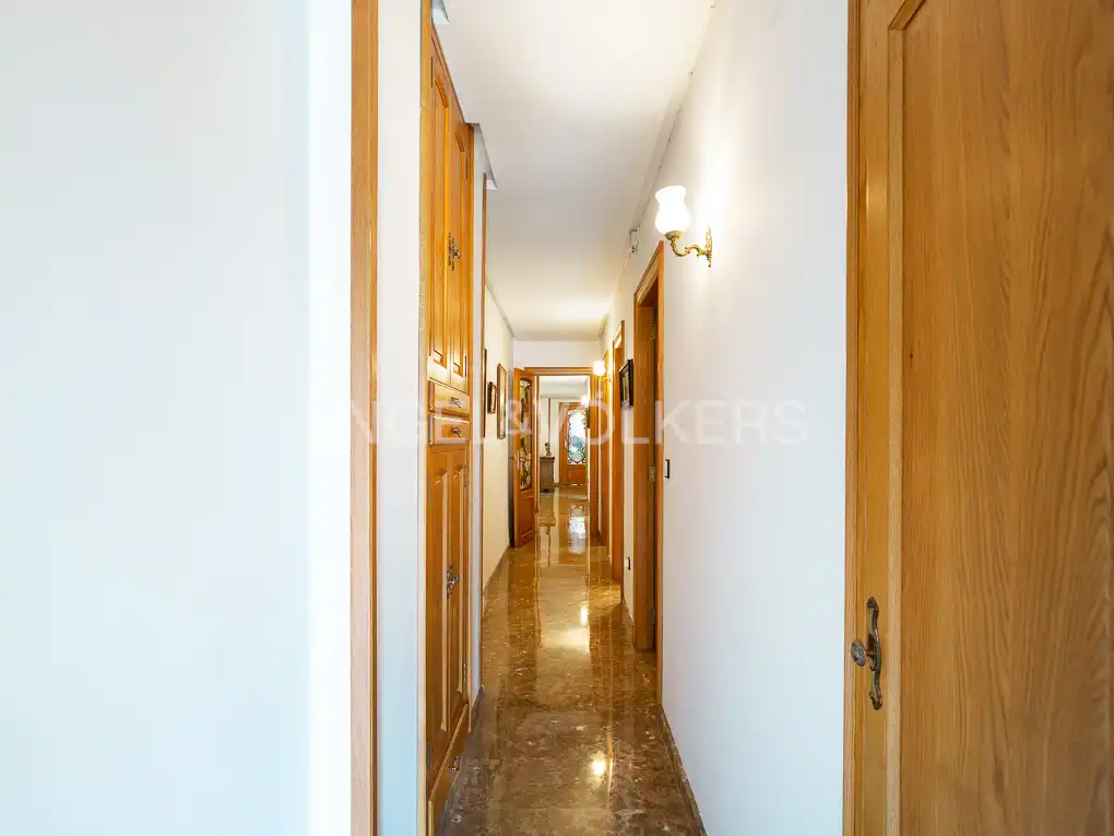 Flat for sale in Valencia  with Air Conditioner, Heating and Balcony