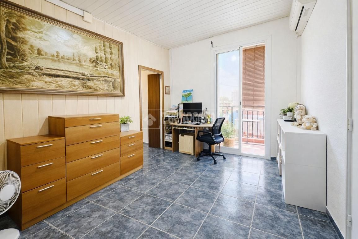 Habitación de Piso en venta en  Barcelona Capital con Aire acondicionado y Balcón