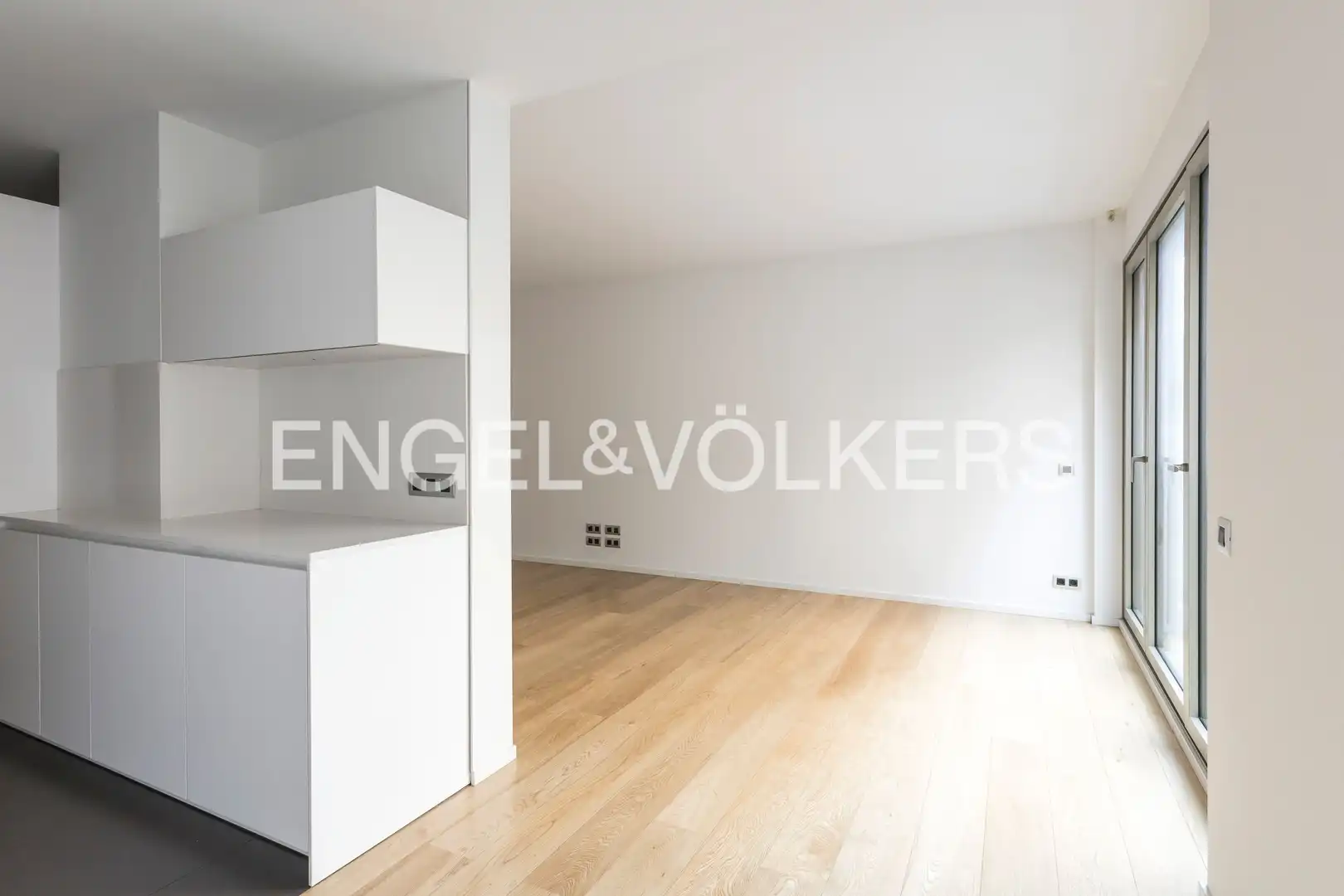 Living room of Flat for rent in Madrid  with Air Conditioner, Heating and Storage room