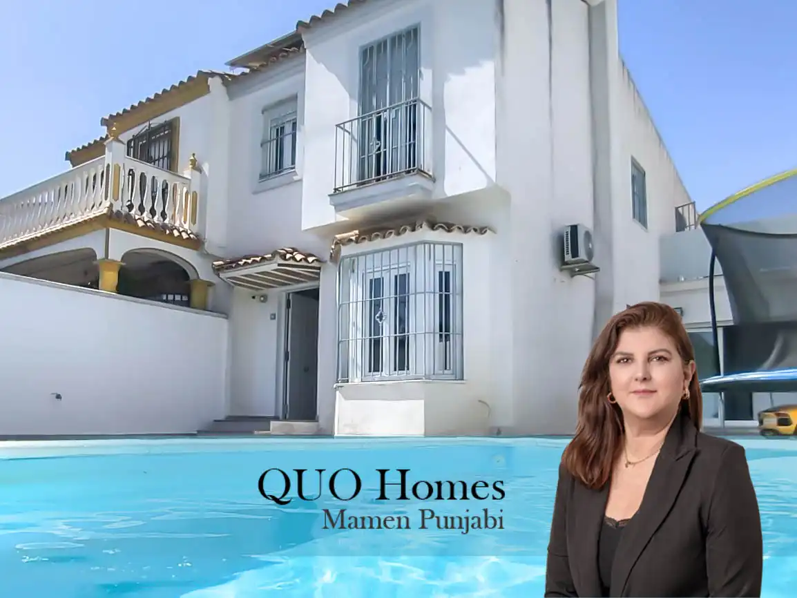 Außenansicht von Einfamilien-Reihenhaus zum Verkauf in Jerez de la Frontera mit Klimaanlage, Terrasse und Schwimmbad