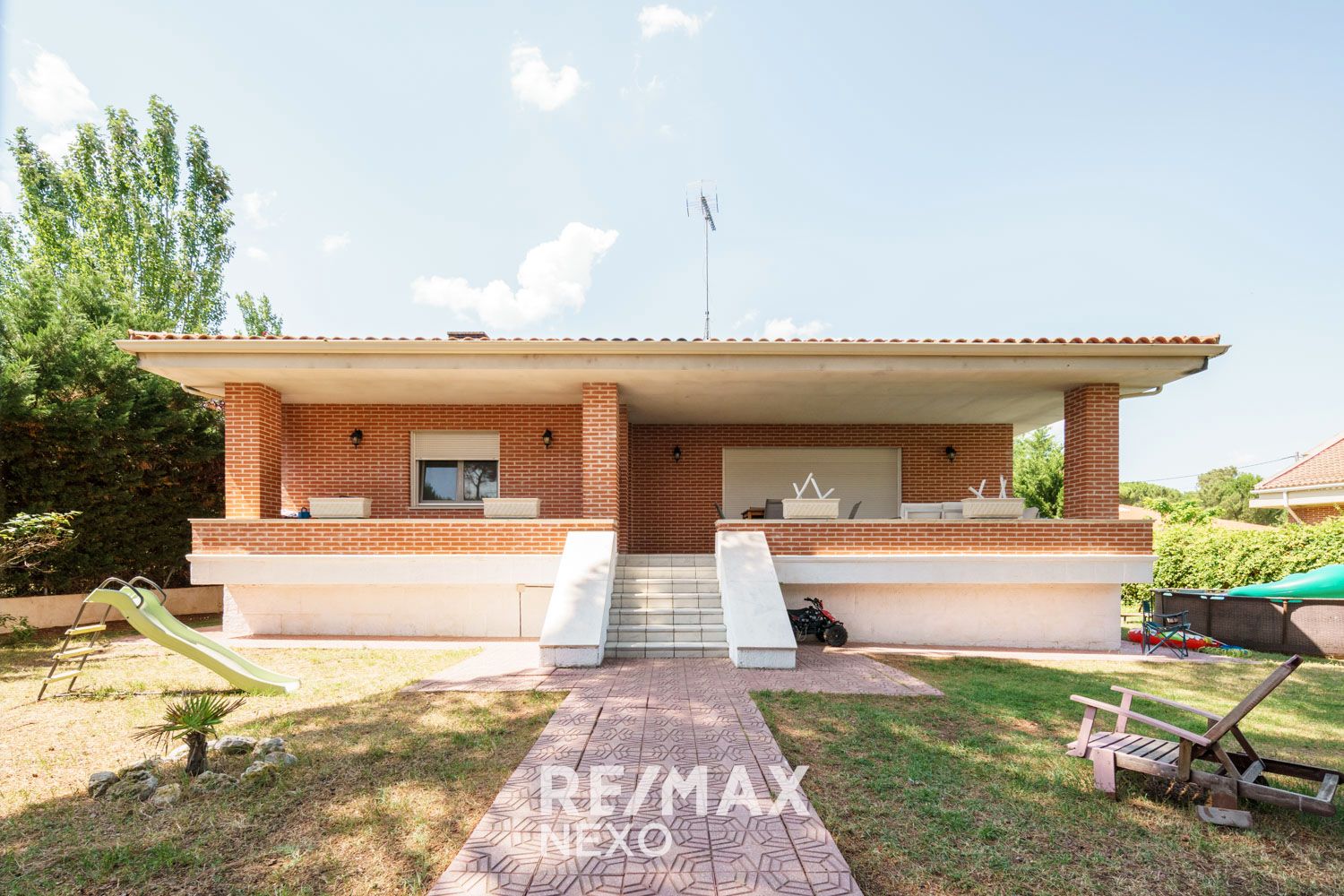 Exterior view of House or chalet for sale in Mojados  with Heating, Private garden and Terrace