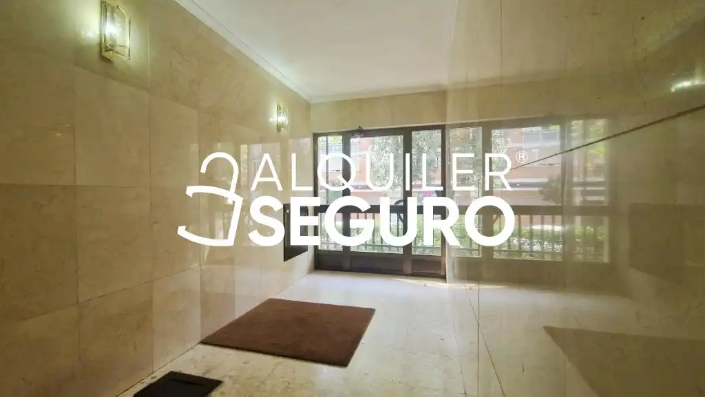 Bedroom of Flat for rent in Madrid  with Air Conditioner, Heating and Furnished