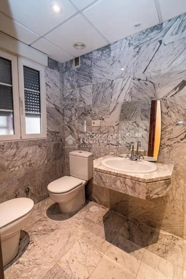 Baño de Piso en venta en Linares con Calefacción
