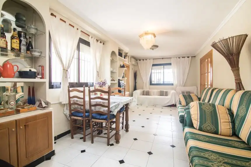 Sala d'estar de Casa o xalet en venda en Tibi amb Aire condicionat, Piscina i Moblat