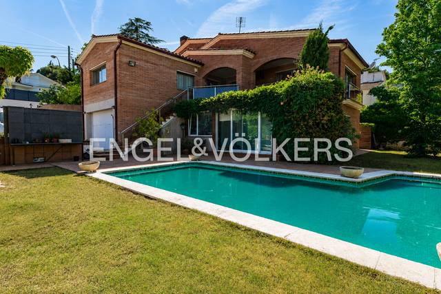 Casa-chalet en Venta en Nucli Urbà