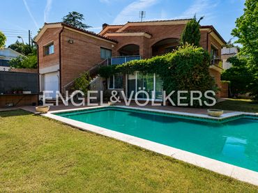 Maison avec balcon à vendre à Nucli Urbà