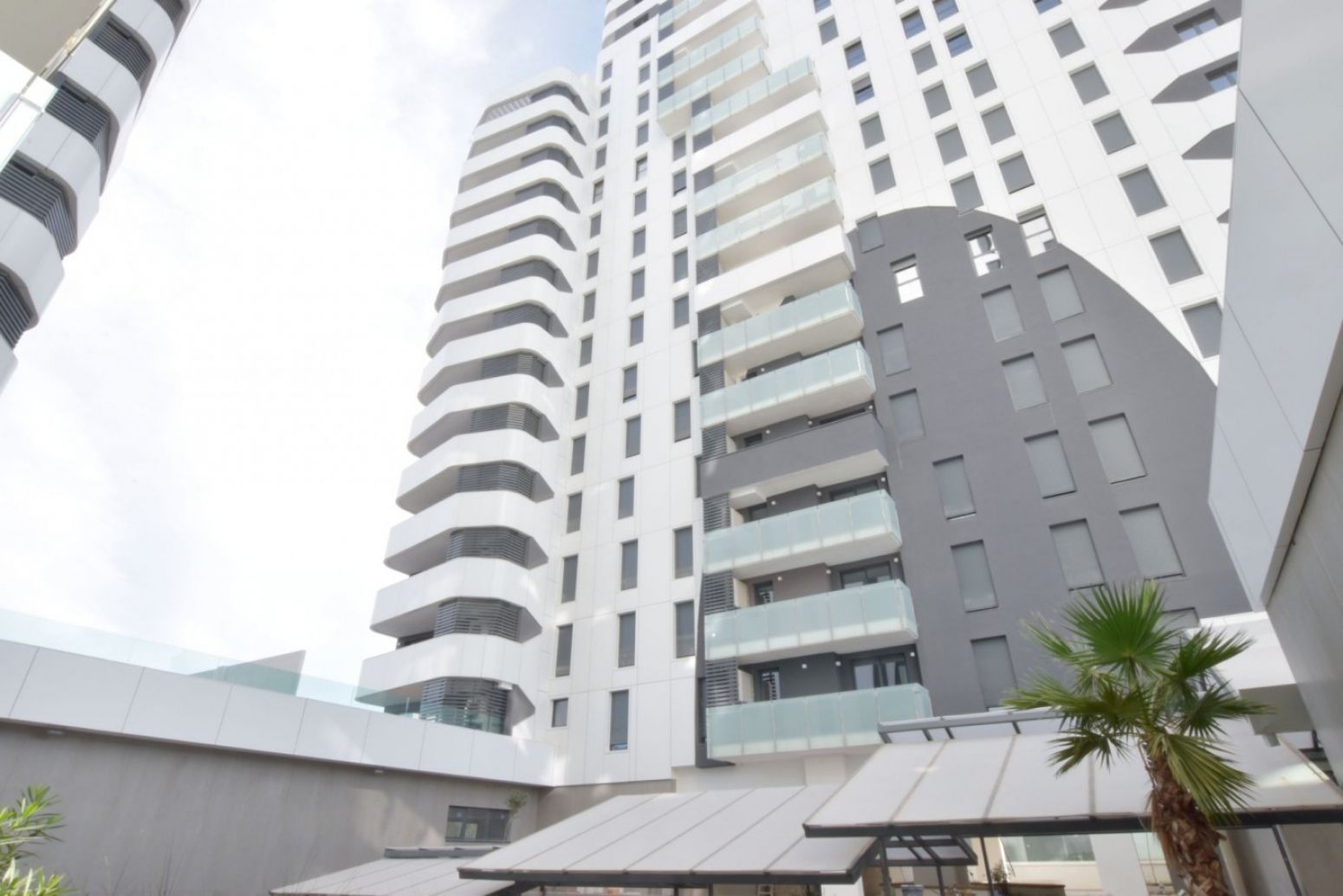 Vista exterior de Piso de alquiler en  Valencia Capital con Calefacción, Jardín privado y Parquet