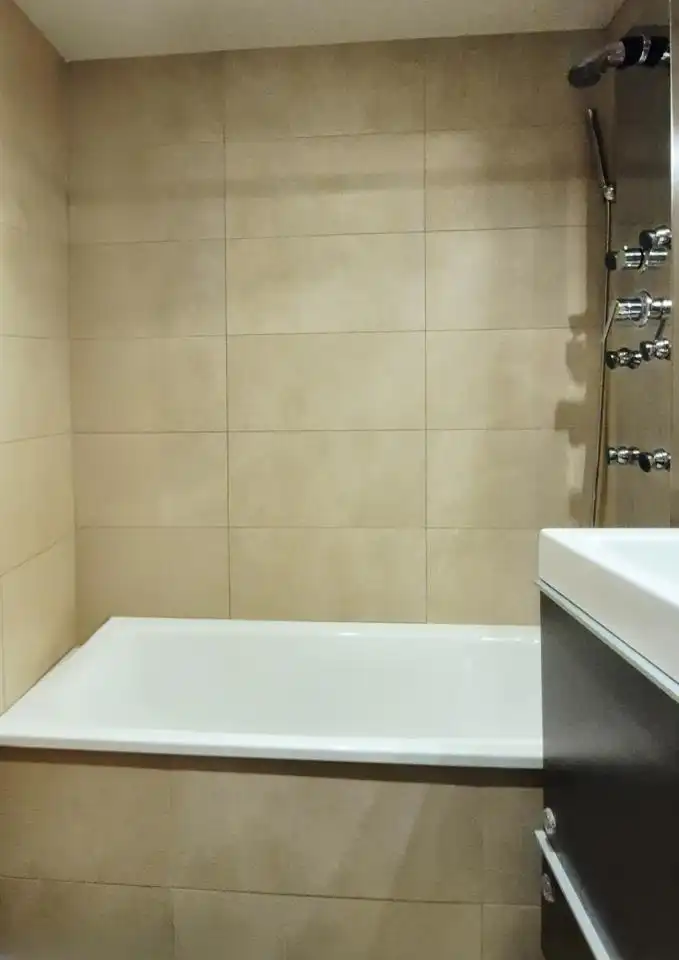 Bany de Pis en venda en Terrassa amb Aire condicionat, Calefacció i Terrassa
