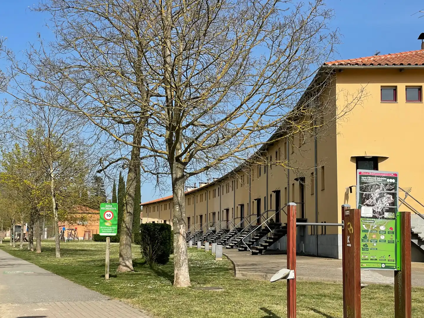 Vista exterior de Casa adosada en venta en Sant Joan de les Abadesses con Calefacción, Jardín privado y Trastero