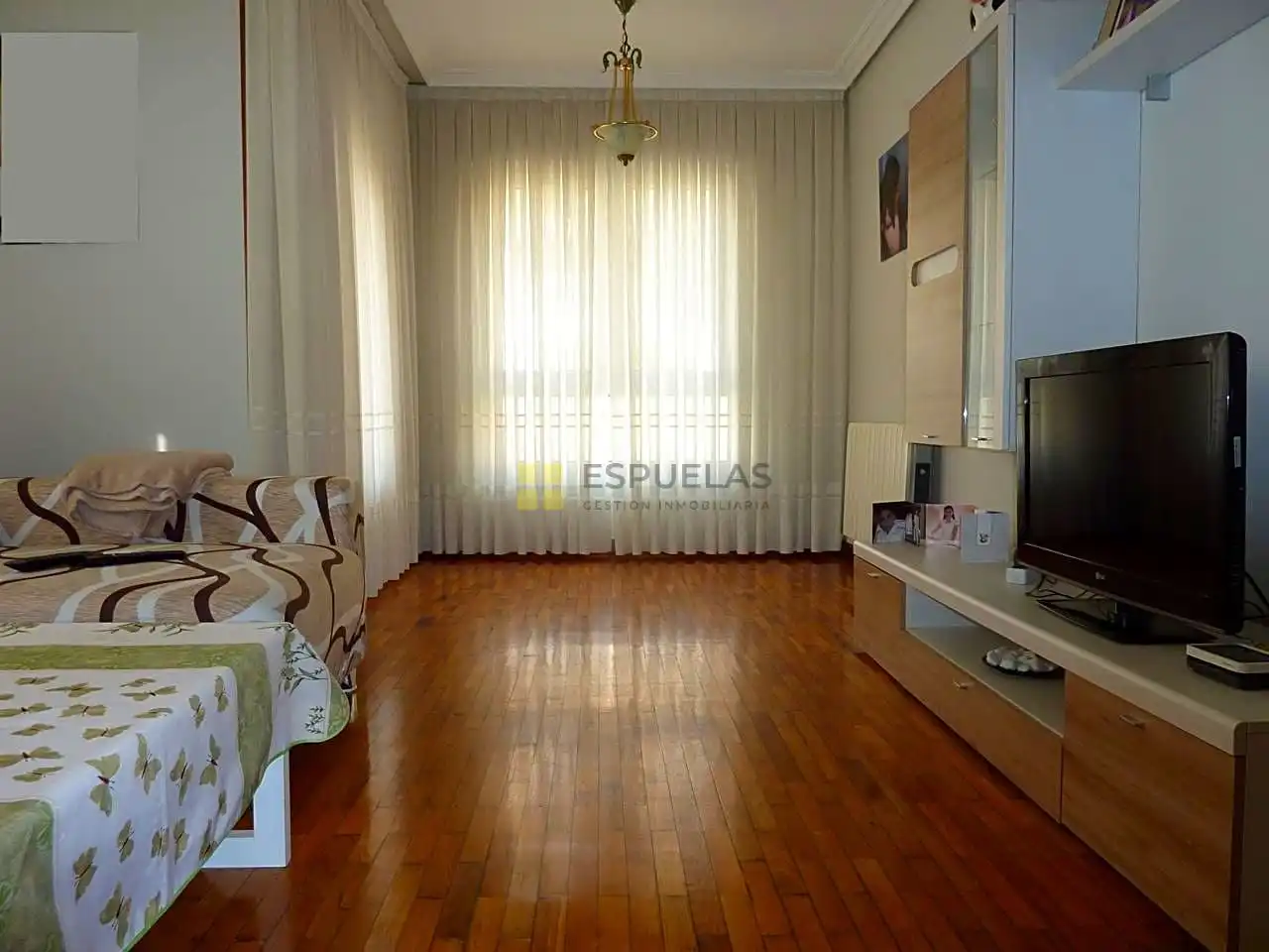 Sala de estar de Piso en venta en Quel con Parquet, Trastero y Amueblado