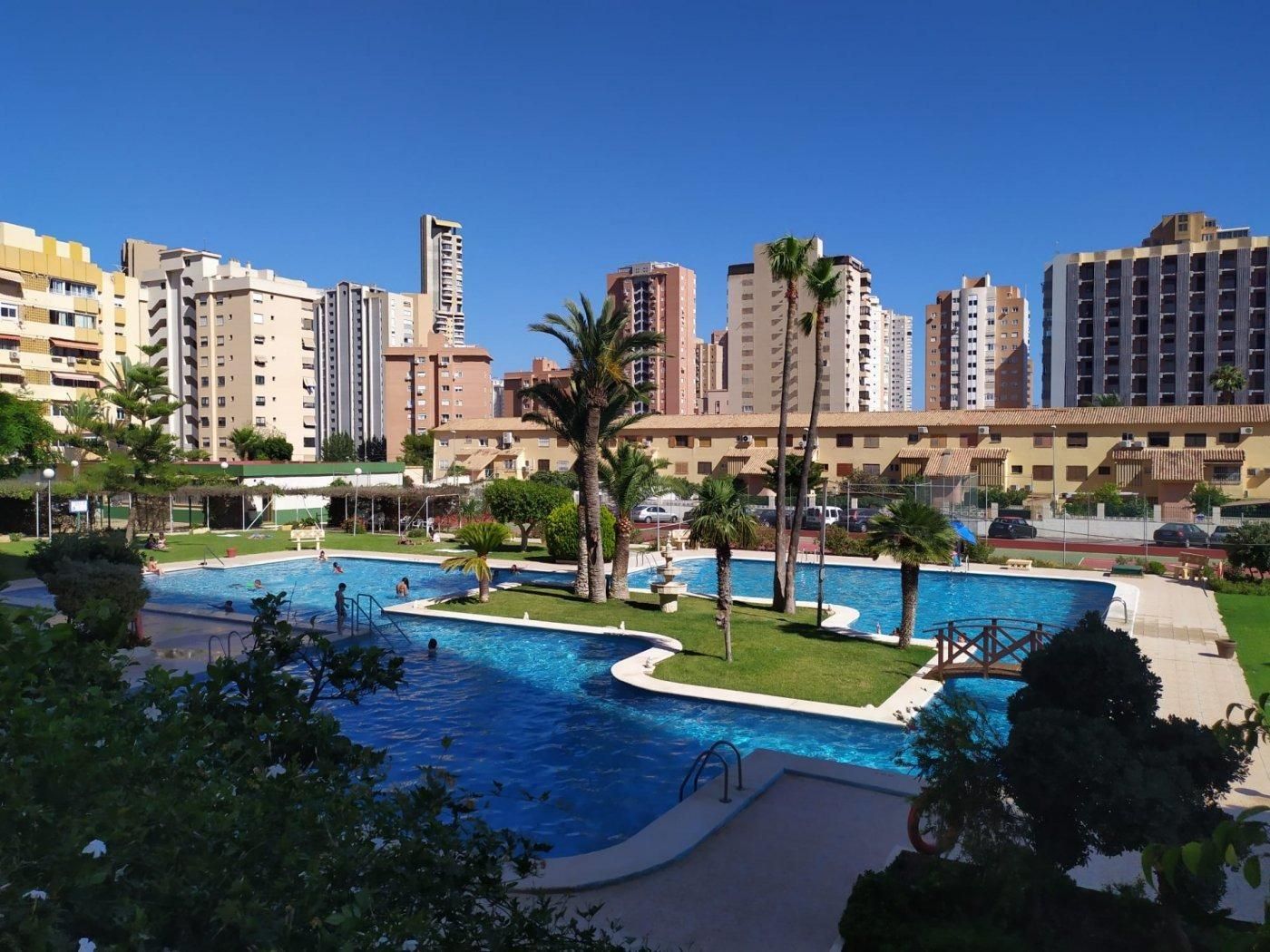 Piscina de Apartament en venda en Benidorm amb Aire condicionat, Calefacció i Jardí privat