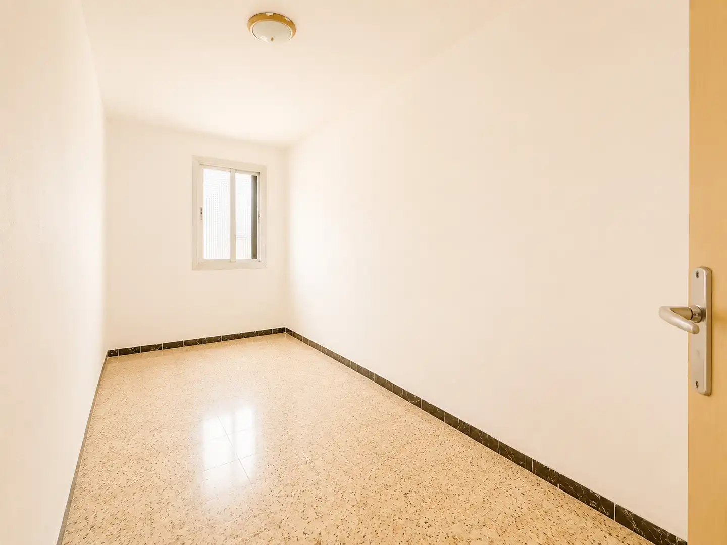 Schlafzimmer von Wohnung zum Verkauf in Santa Coloma de Gramenet mit Klimaanlage, Heizung und Balkon