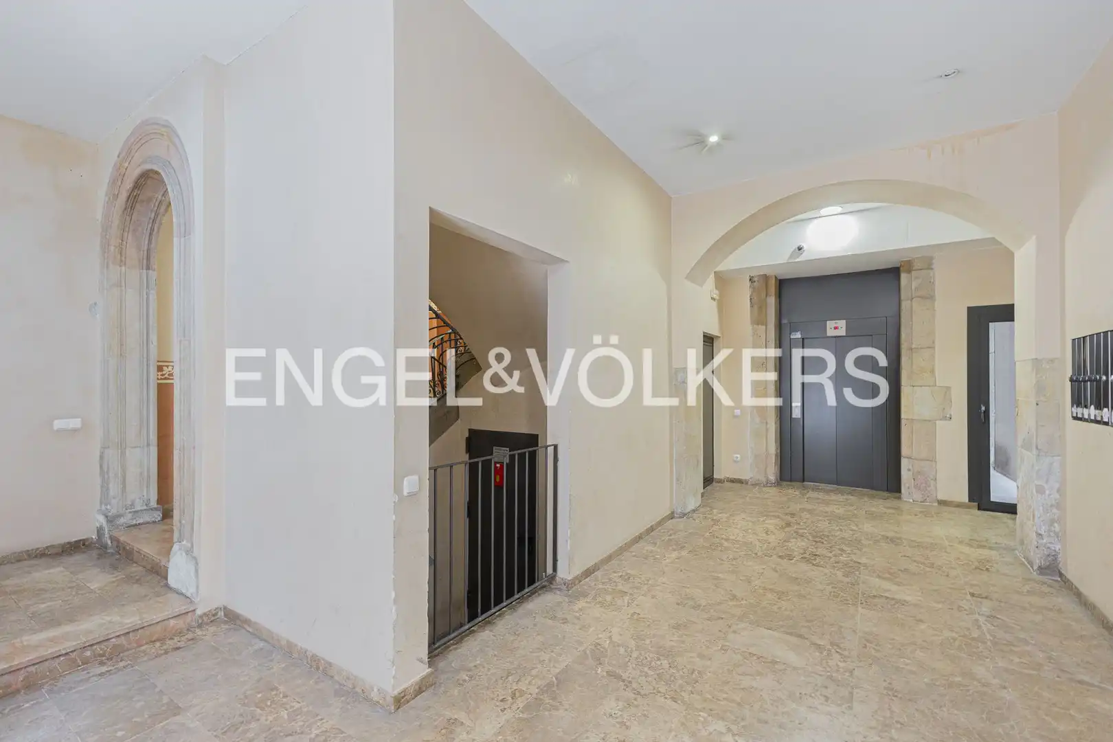 Piso en venta en Barcelona con Aire acondicionado, Calefacción y Balcón