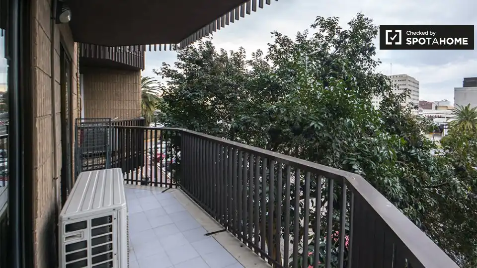 Terrassa de Pis de lloguer en Valencia amb Aire condicionat, Calefacció i Moblat