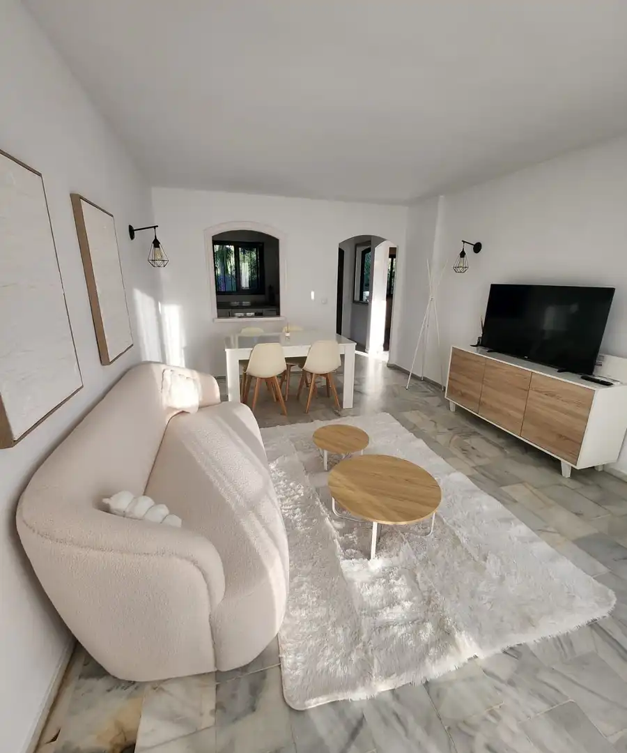 Sala de estar de Ático de alquiler en Estepona con Aire acondicionado, Amueblado y Se aceptan mascotas