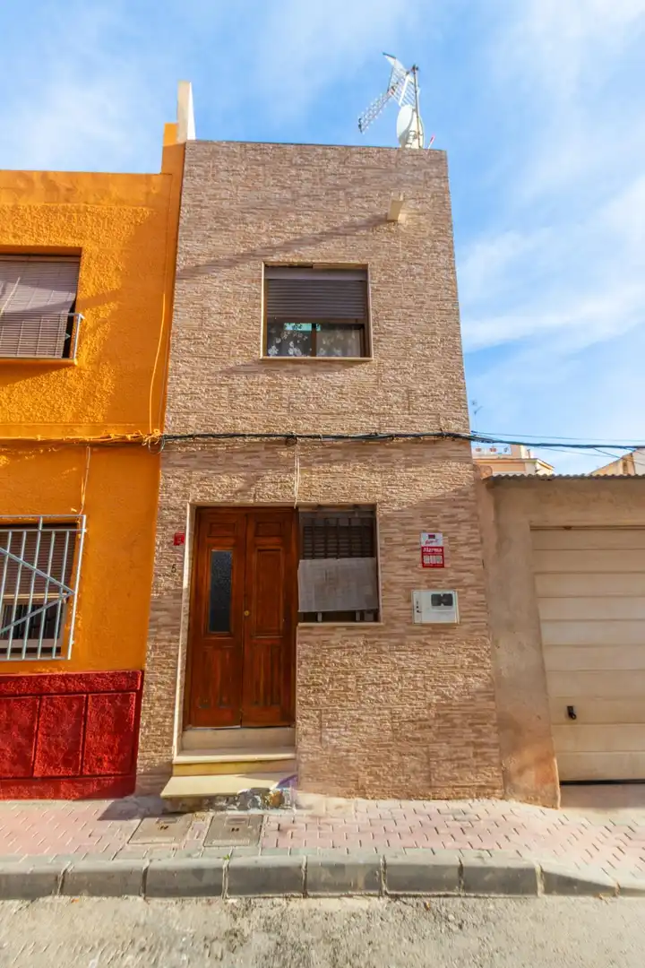 Vista exterior de Casa o xalet en venda en Águilas amb Terrassa i Balcó