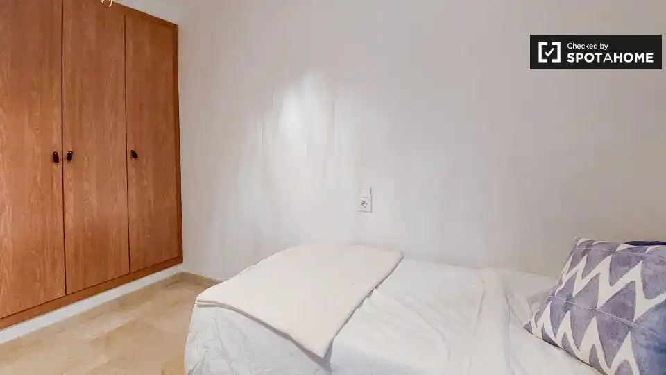 Habitació a Penya - Roja - Avda. Francia