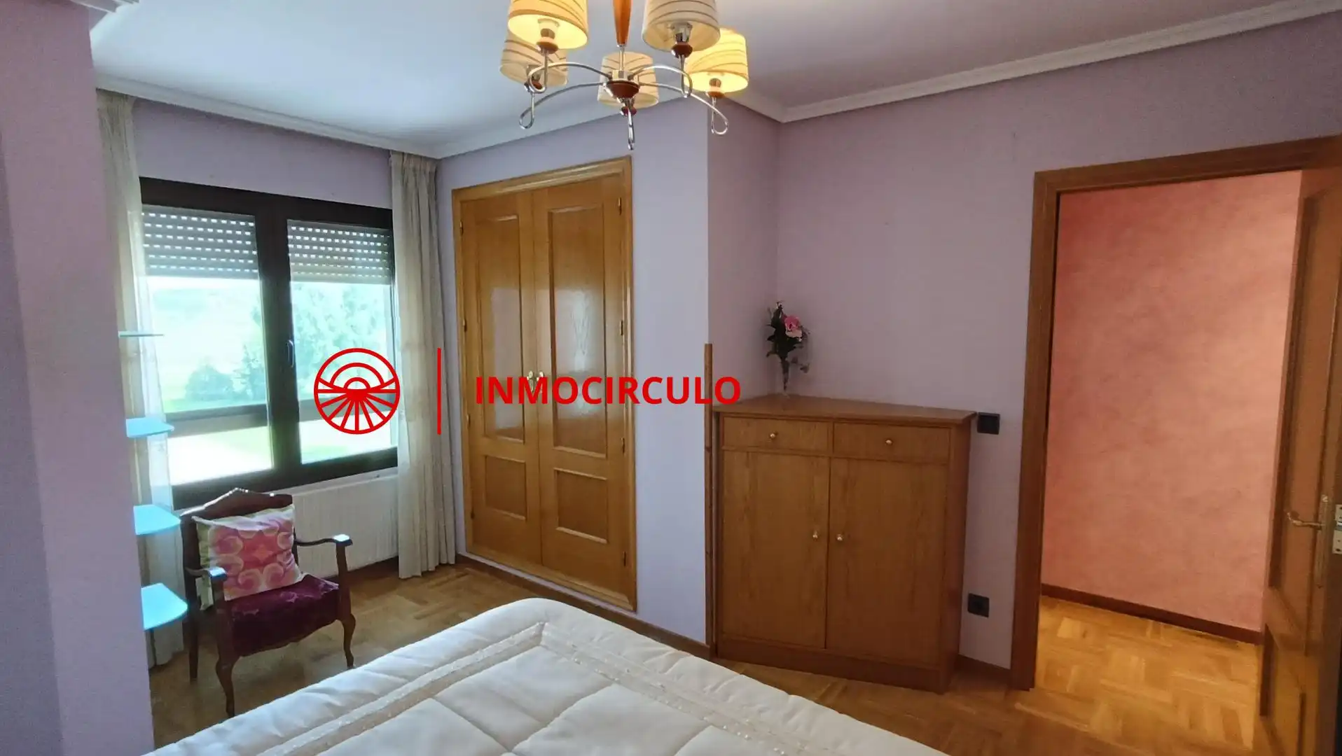 Dormitori de Apartament en venda en Burgos amb Calefacció i Traster