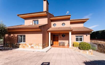 Exterior view of House or chalet for sale in Villaviciosa de Odón  with Swimming Pool