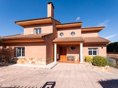 Vista exterior de Casa o xalet en venda en Villaviciosa de Odón amb Piscina