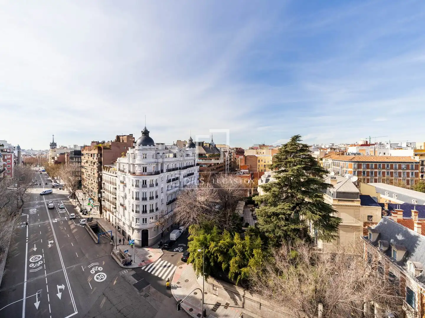 Vista exterior de Àtic en venda en Madrid amb Aire condicionat, Calefacció i Parquet