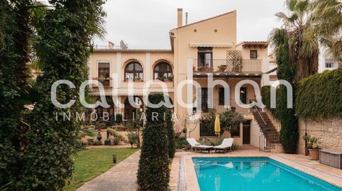 Descubre esta exclusiva villa, un tesoro unico con historia y estilo contemporaneo.