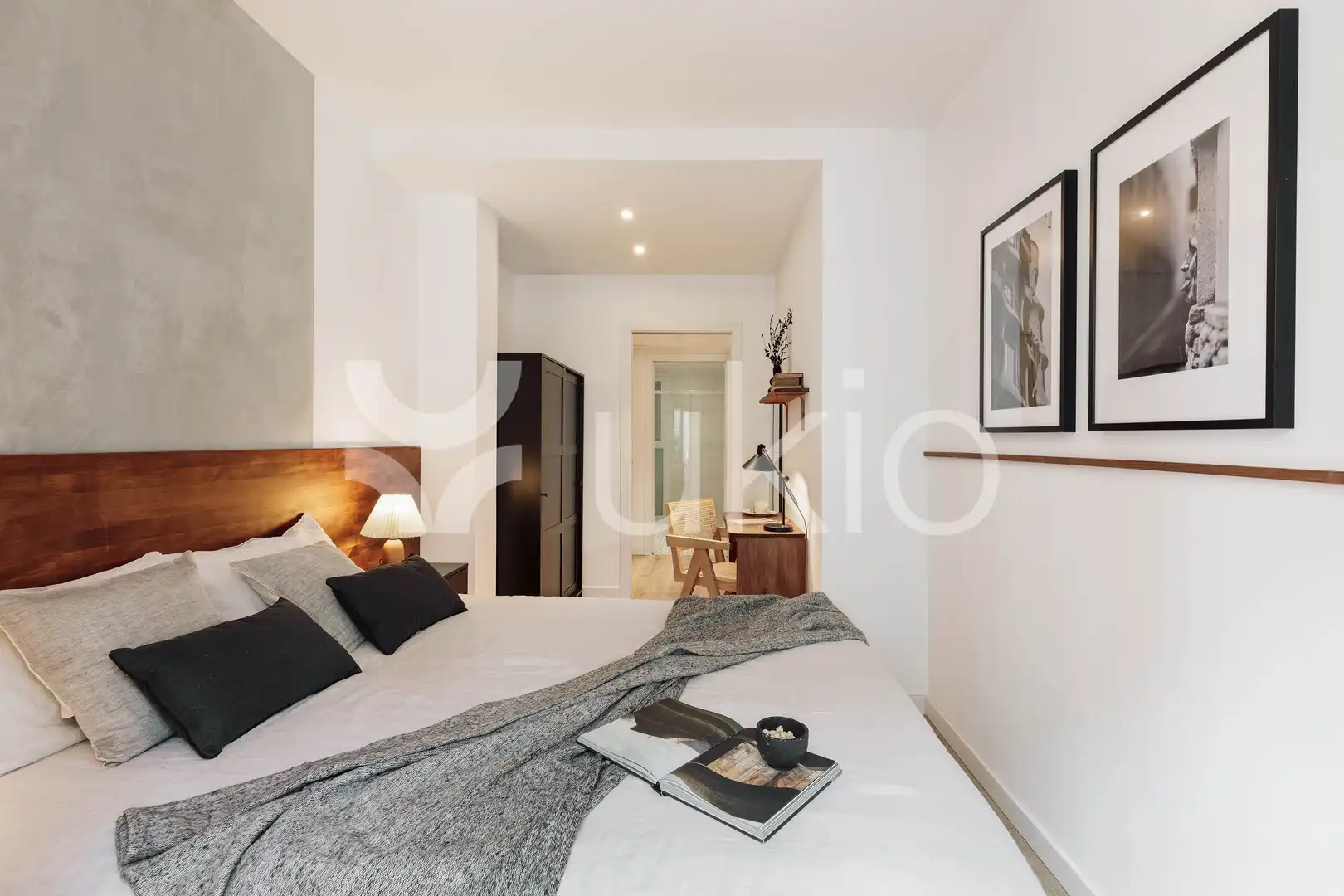 Dormitori de Apartament de lloguer en Barcelona amb Aire condicionat, Calefacció i Moblat