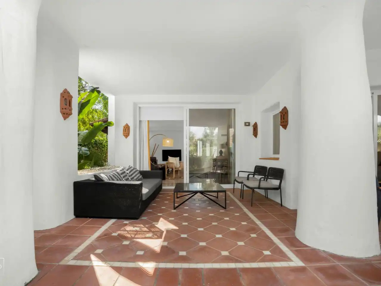 Living room of Apartments for sale in Nueva Andalucía
