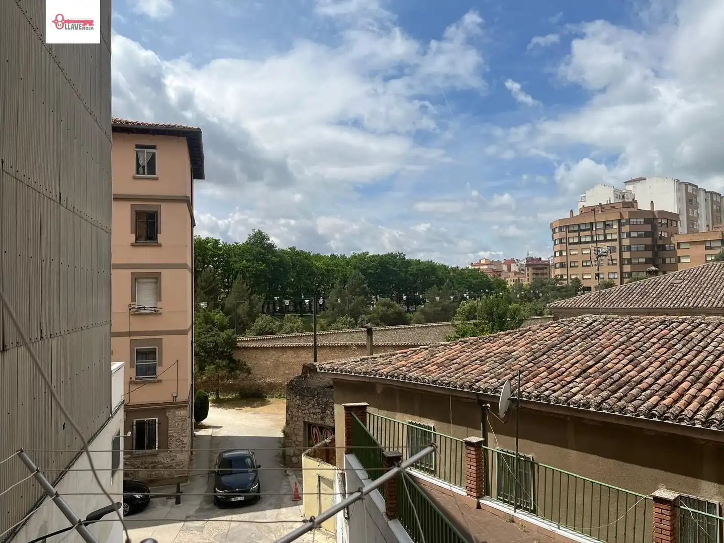 Außenansicht von Wohnung zum Verkauf in Burgos mit Heizung und Parkett