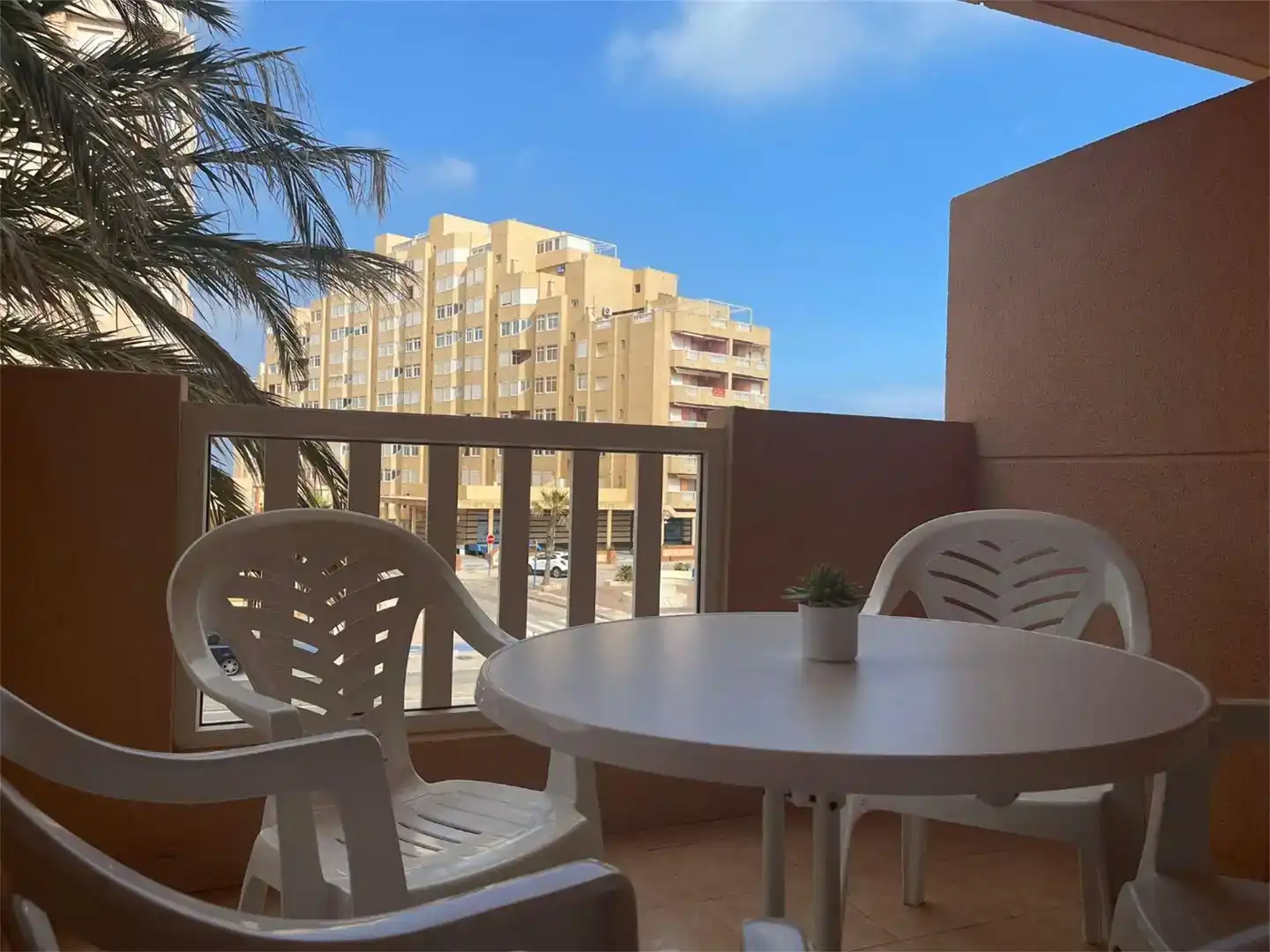 Terrasse von Wohnungen zur Miete in Cuenca mit Klimaanlage, Schwimmbad und Möbliert