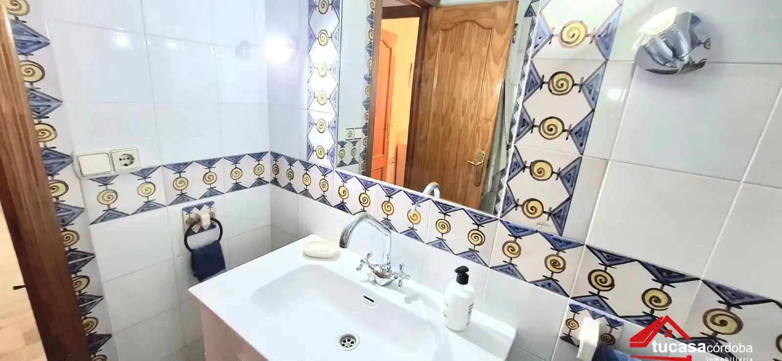 Bathroom of Flat for sale in Córdoba  with Air Conditioner and Furnished