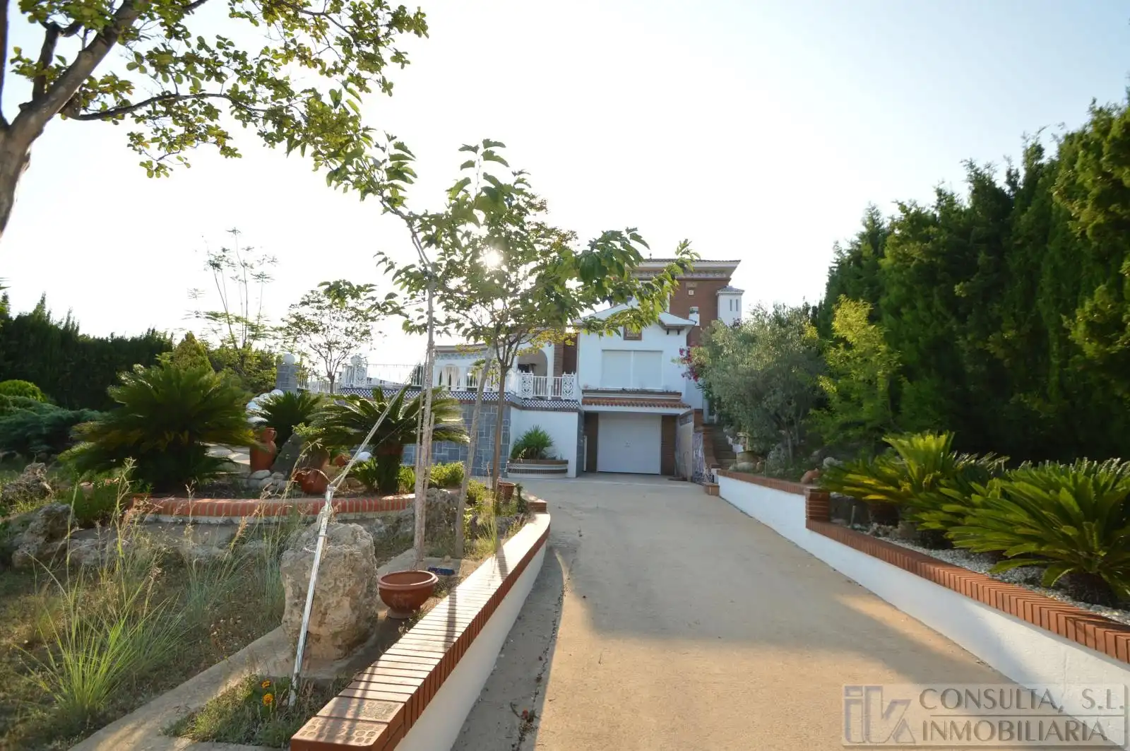 Vista exterior de Casa o xalet en venda en Vinaròs amb Jardí privat, Terrassa i Piscina