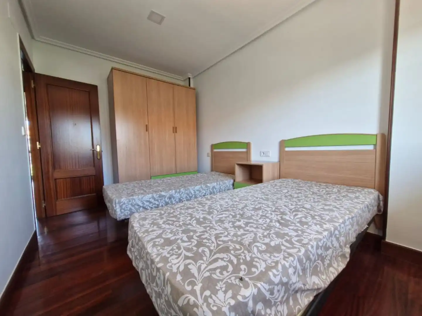 Schlafzimmer von Einfamilien-Reihenhaus zur Miete in Polanco mit Heizung, Privatgarten und Terrasse