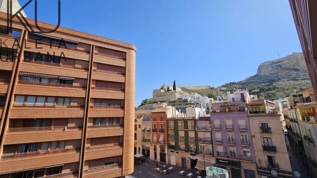 Piso en Venta en Rambla de Méndez Núñez en Casco Antiguo - Sta. Cruz - Ayuntamiento