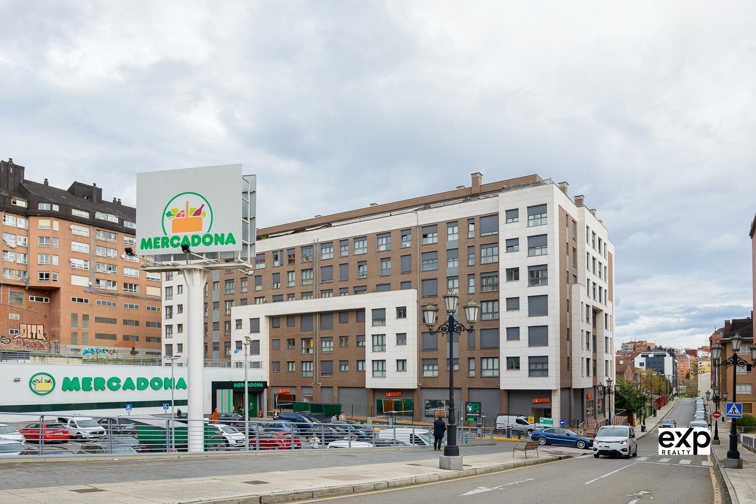Vista exterior de Pis en venda en Oviedo  amb Traster i Moblat