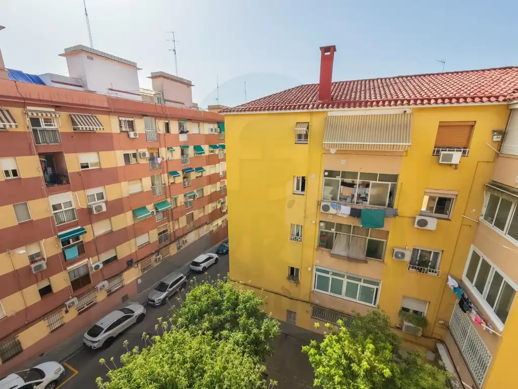 Exterior view of Flat for sale in Cornellà de Llobregat