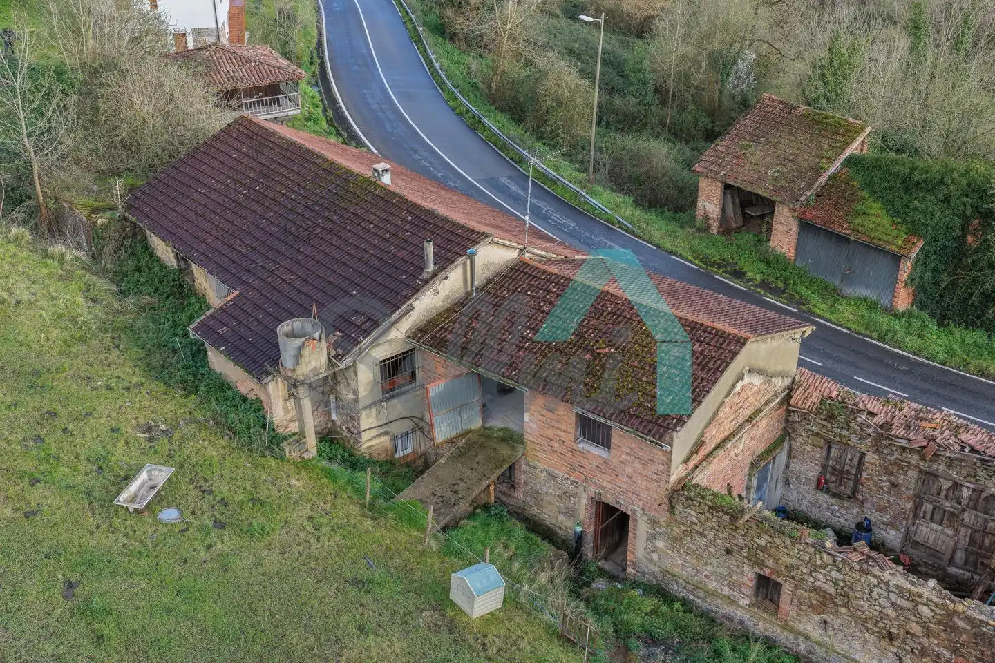 Vista exterior de Casa o xalet en venda en Oviedo  amb Calefacció, Jardí privat i Terrassa