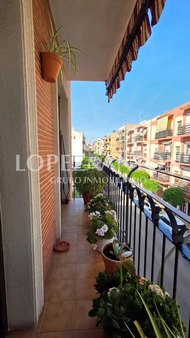 Exterior view of Flat for sale in L'Eliana  with Air Conditioner, Oven and Balcony