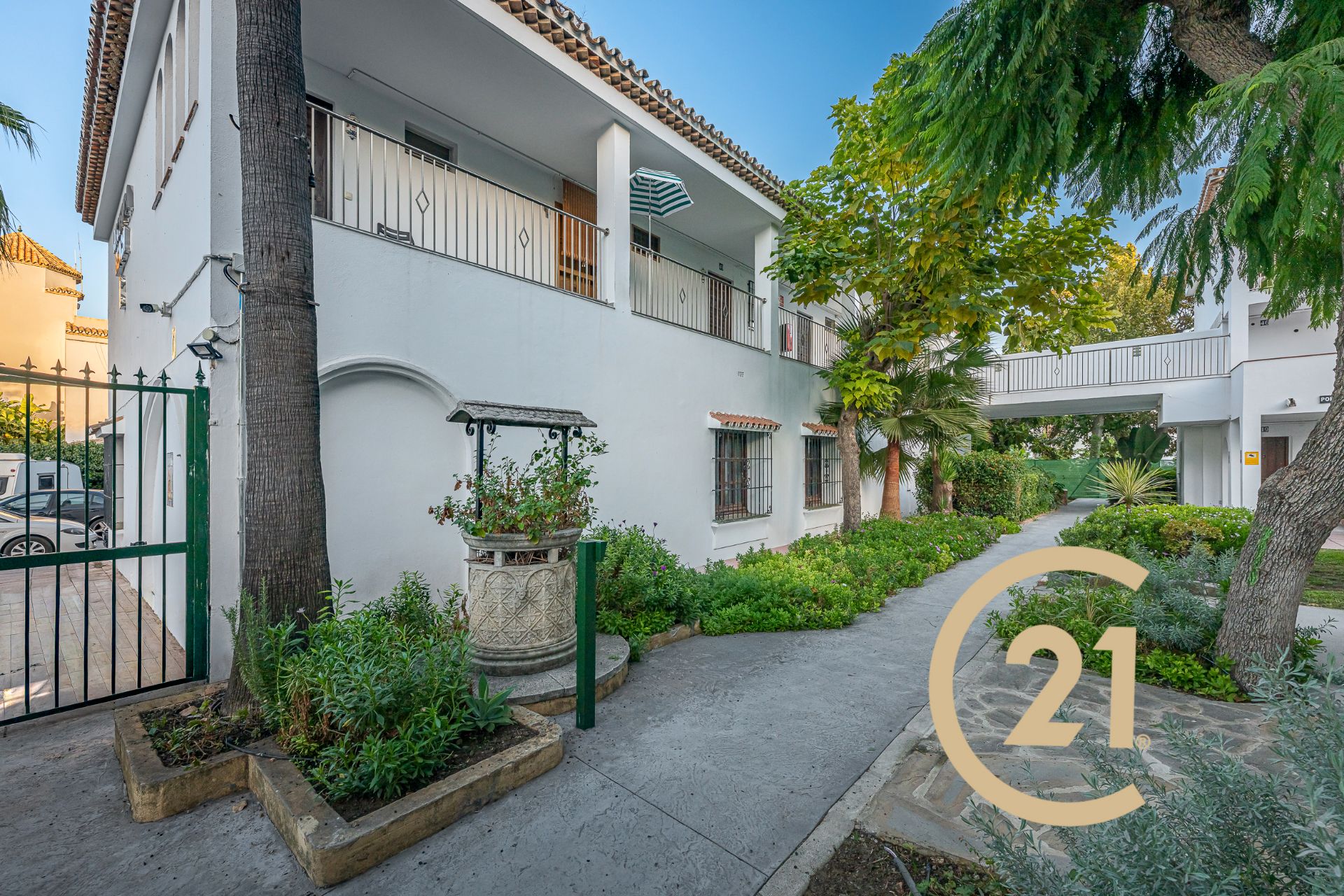Vista exterior de Estudi en venda en Estepona amb Aire condicionat, Parquet i Traster