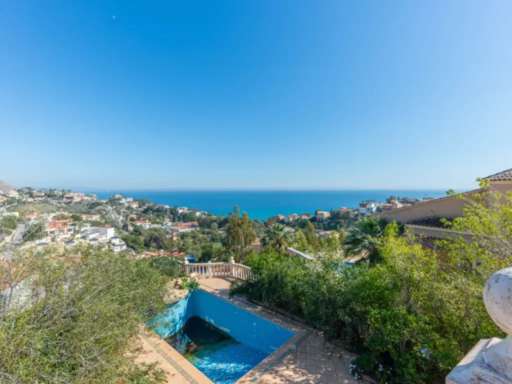 Vista exterior de Casa o xalet en venda en El Campello amb Terrassa i Piscina