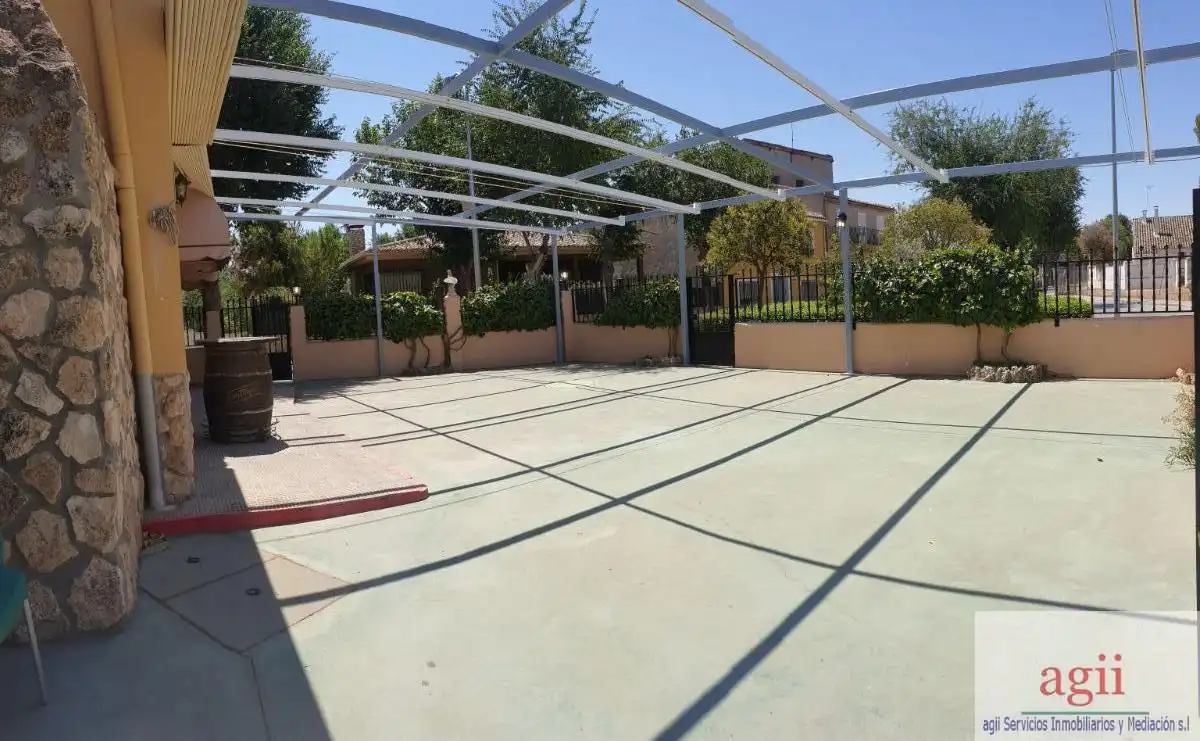 Swimming pool of Commercial properties for sale in Dosbarrios  with Air Conditioner and Terrace