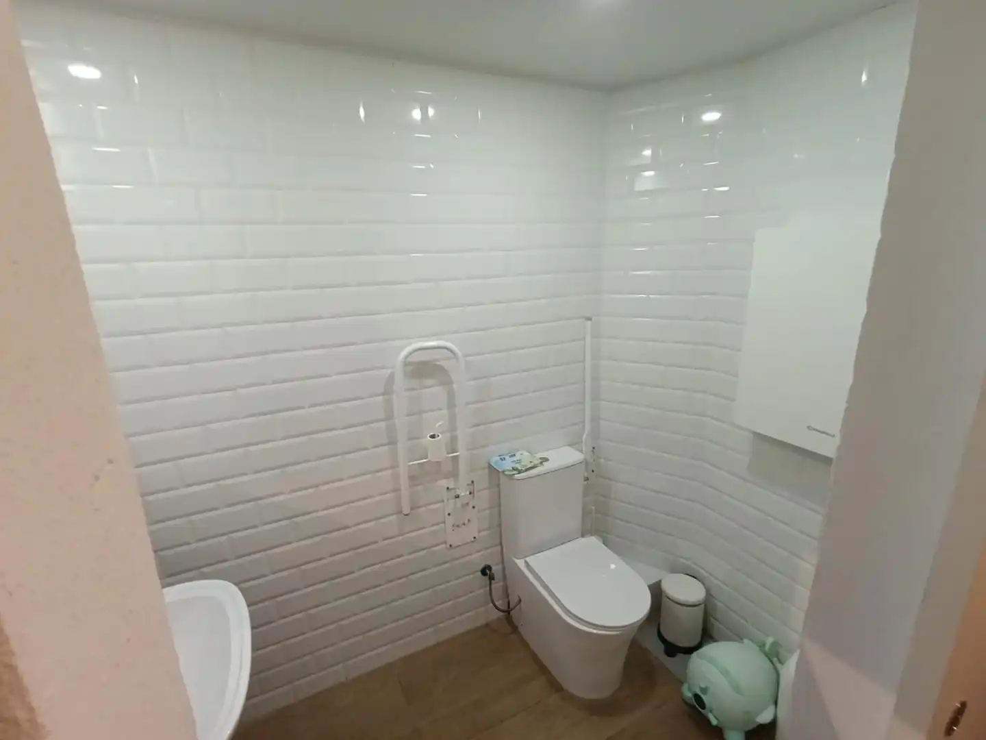 Baño de Local en traspaso en Barcelona con Aire acondicionado y Amueblado