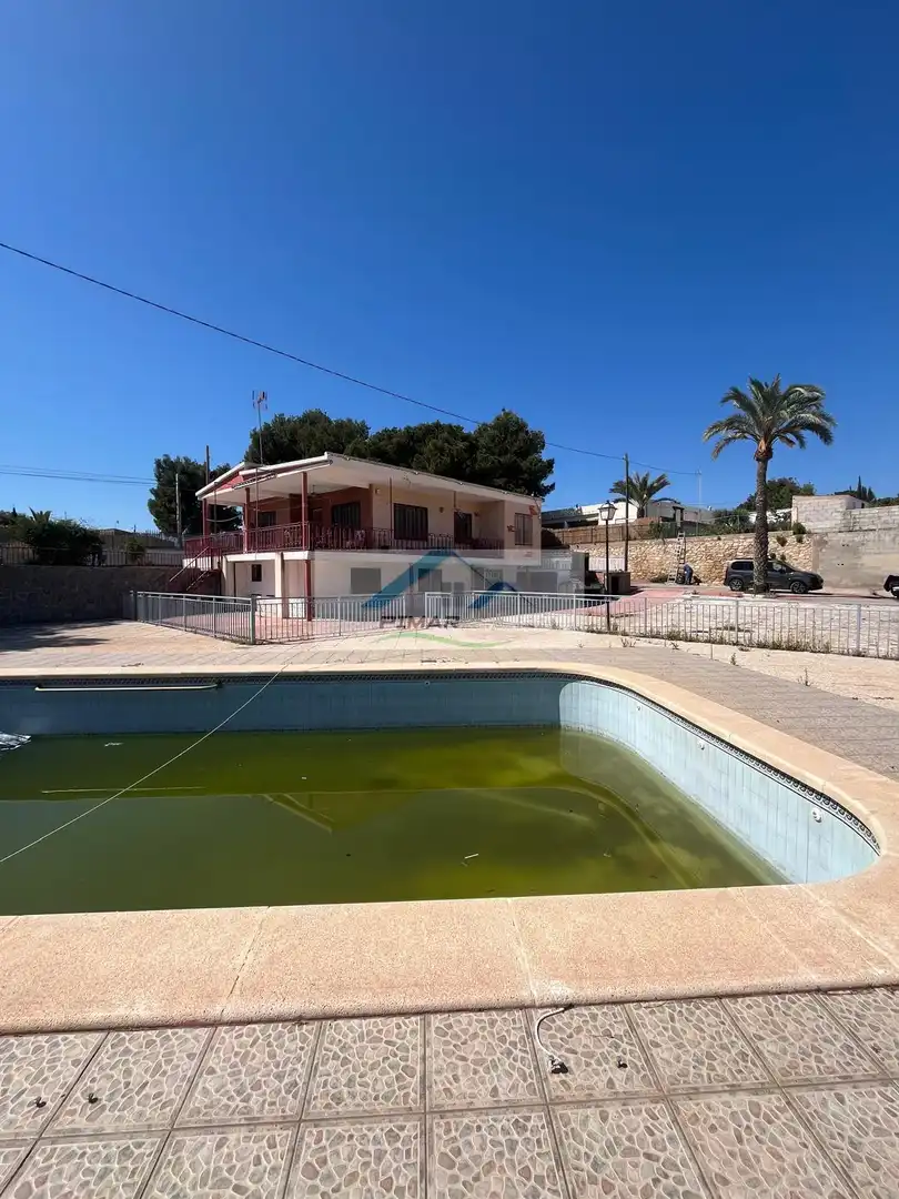Piscina de Casa o chalet en venta en Crevillent con Aire acondicionado, Calefacción y Terraza