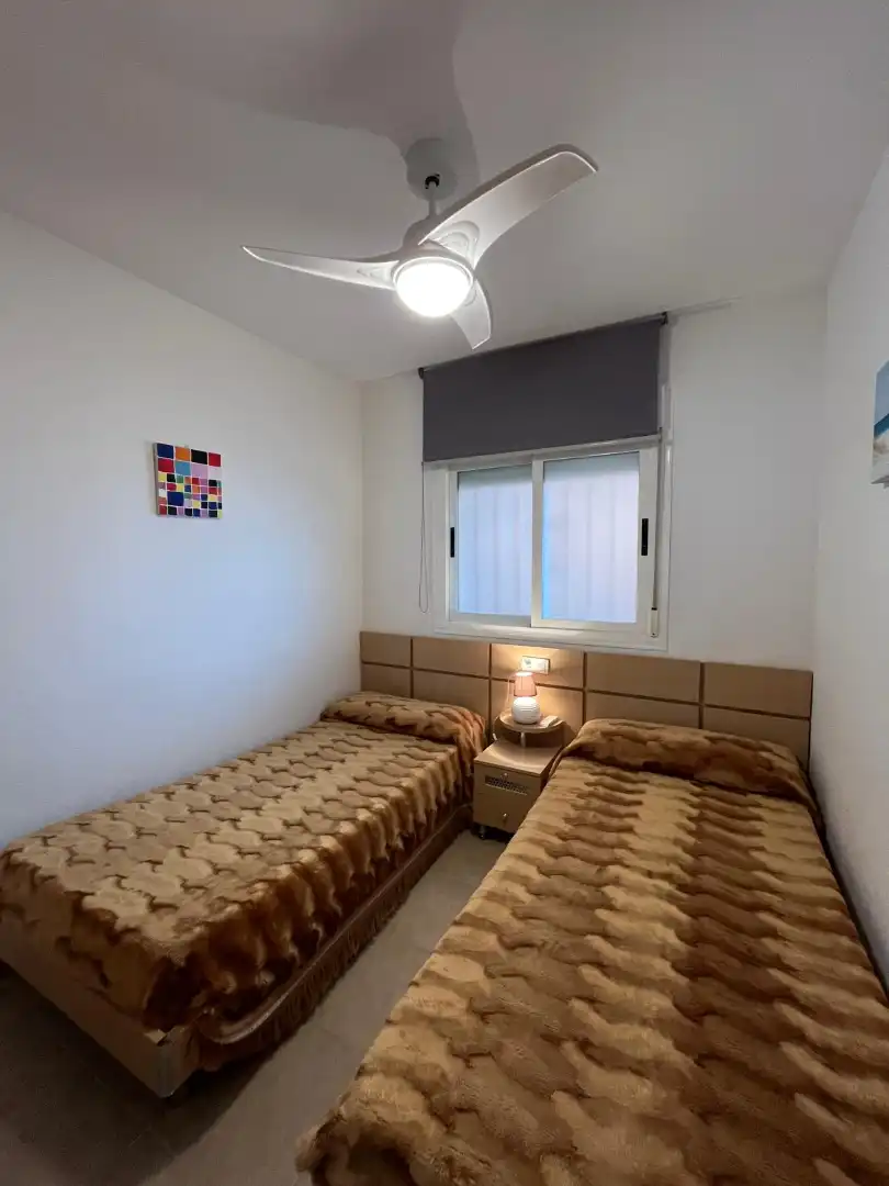Habitación de Apartamento de alquiler en Oropesa del Mar / Orpesa con Aire acondicionado, Terraza y Amueblado