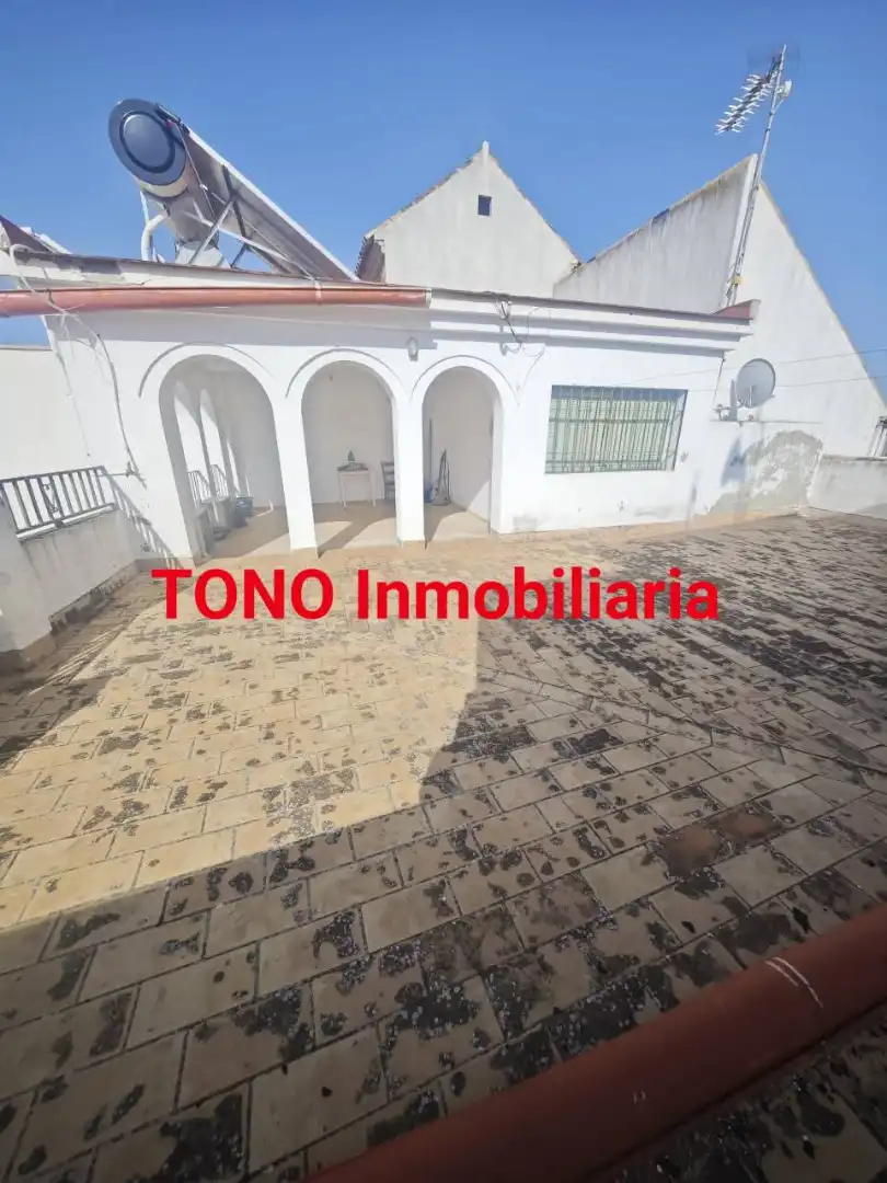 Vista exterior de Casa o xalet en venda en Écija amb Aire condicionat, Terrassa i Balcó