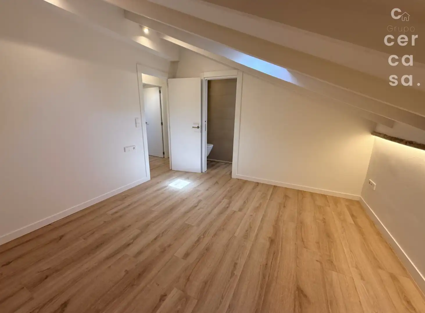 Houses for sale in Valencia  with Air Conditioner and Terrace