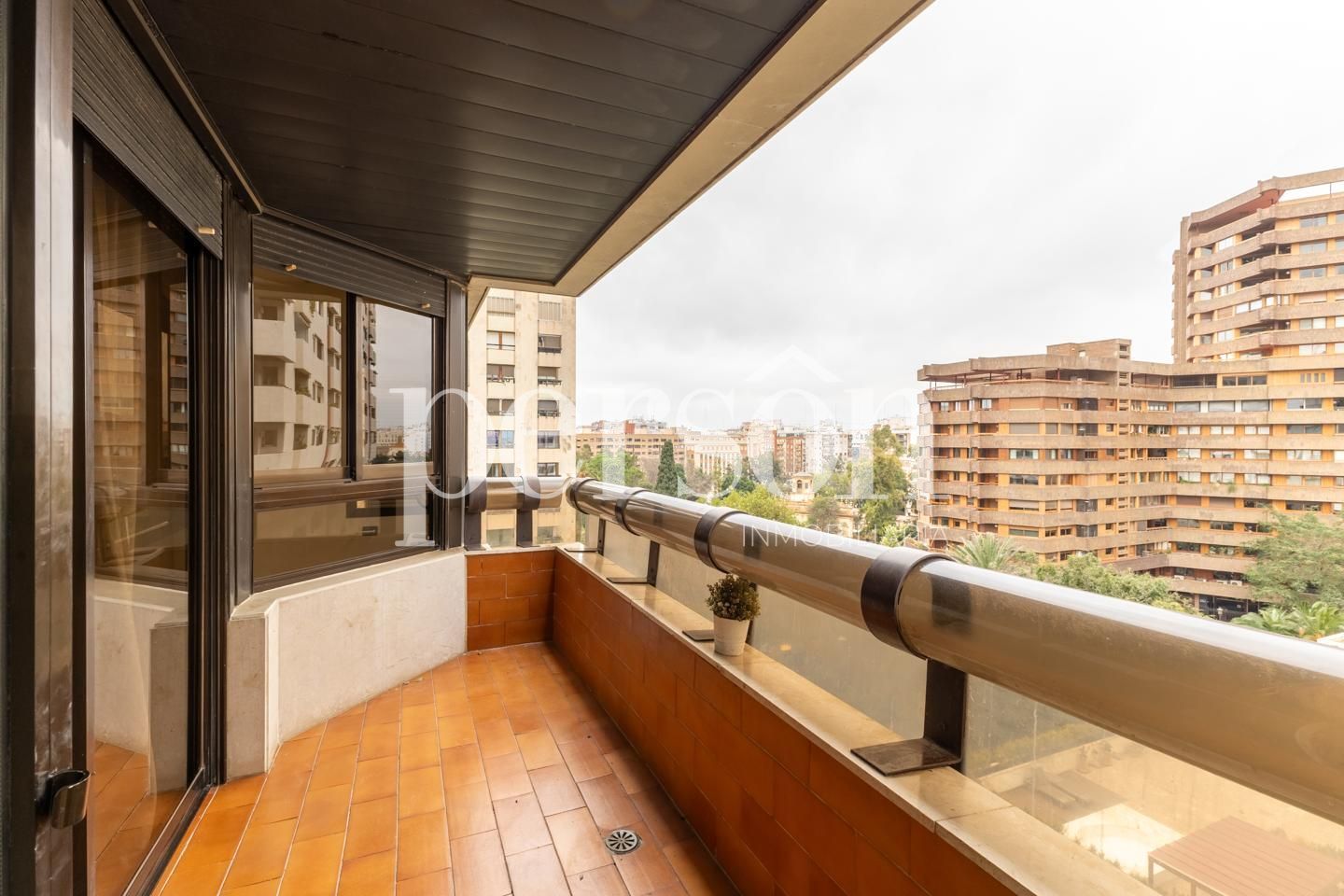 Terraza de Piso de alquiler en  Valencia Capital con Aire acondicionado, Calefacción y Balcón