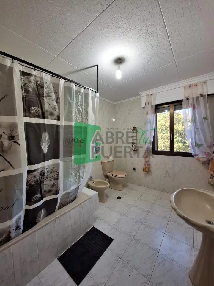 Baño de Casa o chalet en venta en Xunqueira de Ambía con Calefacción, Jardín privado y Trastero