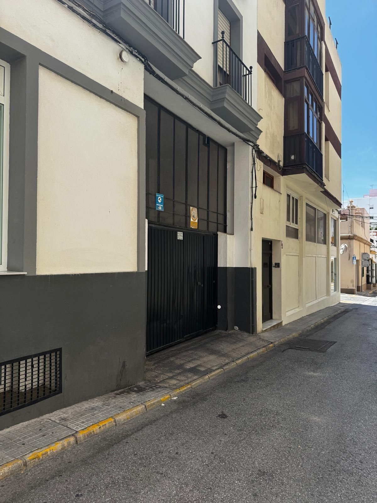Exterior view of Garage for sale in San Fernando